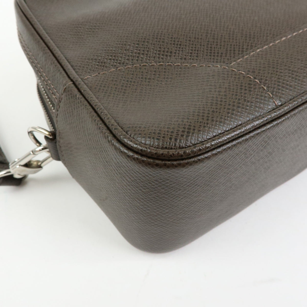 Louis Vuitton Neo Pavel Taiga Leather, Brown, Leather, Handbag