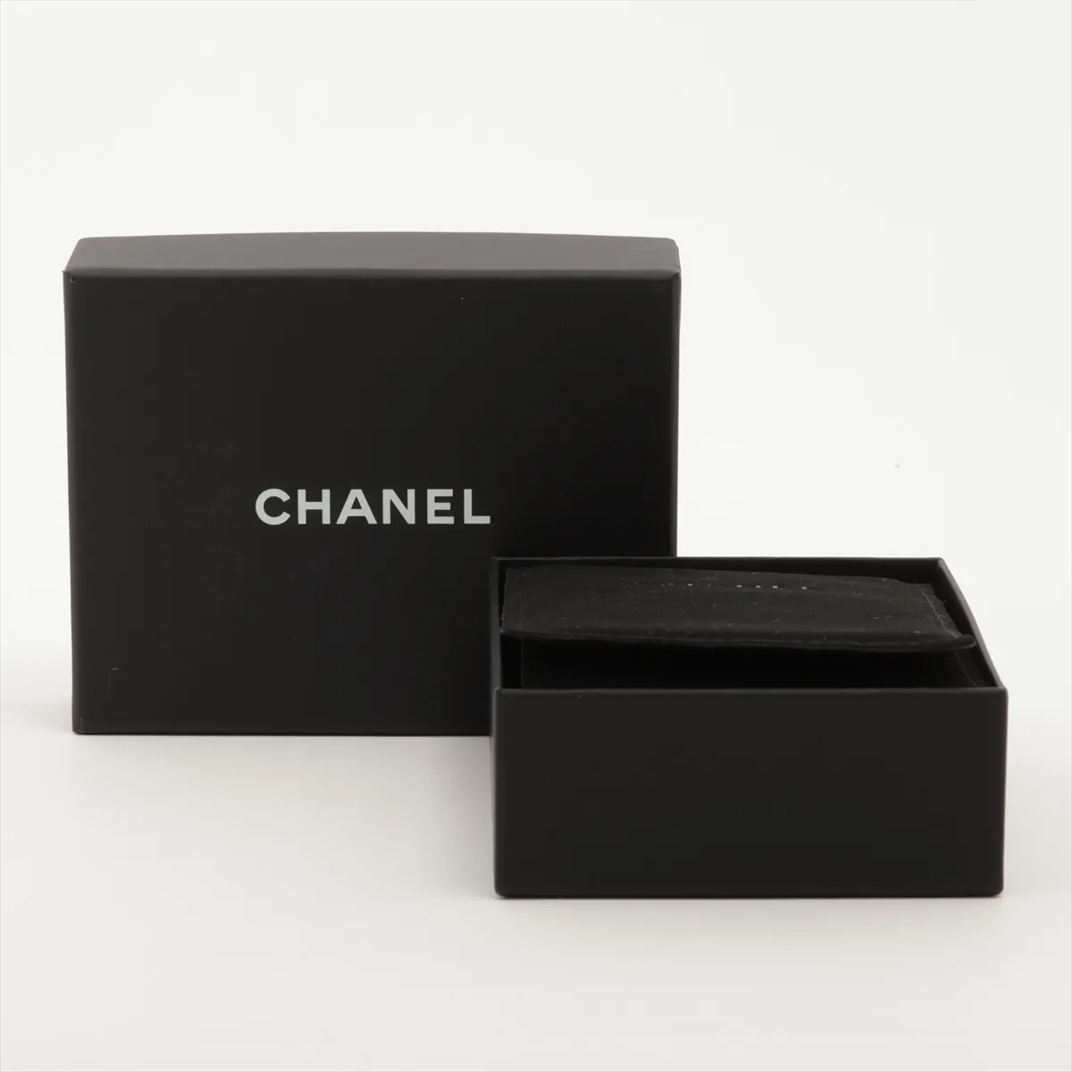 Chanel CC Flower Pendant Necklace Metal with Faux Pearls and Enamel, GOLD, METAL, Necklace