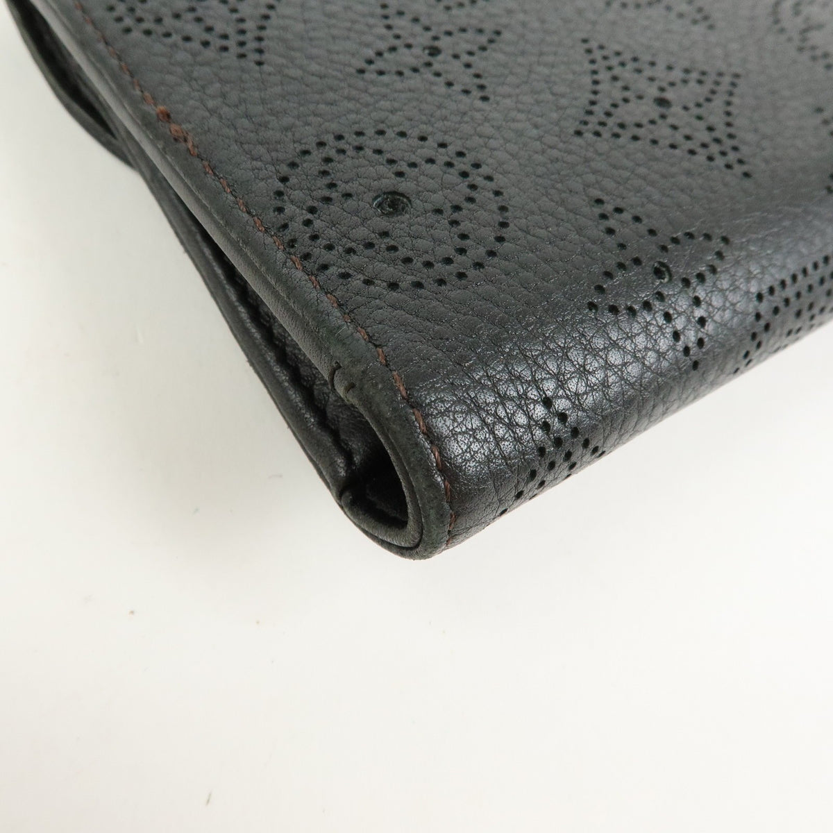 Louis Vuitton Amelia Mahina Leather, Black, Leather, Wallet