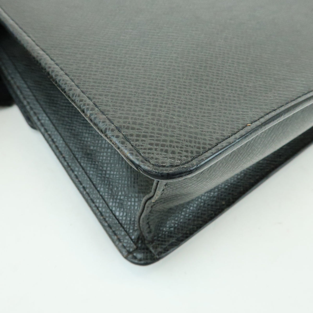 Louis Vuitton Selenga Pochette Taiga Leather, Gray, Leather, Clutch