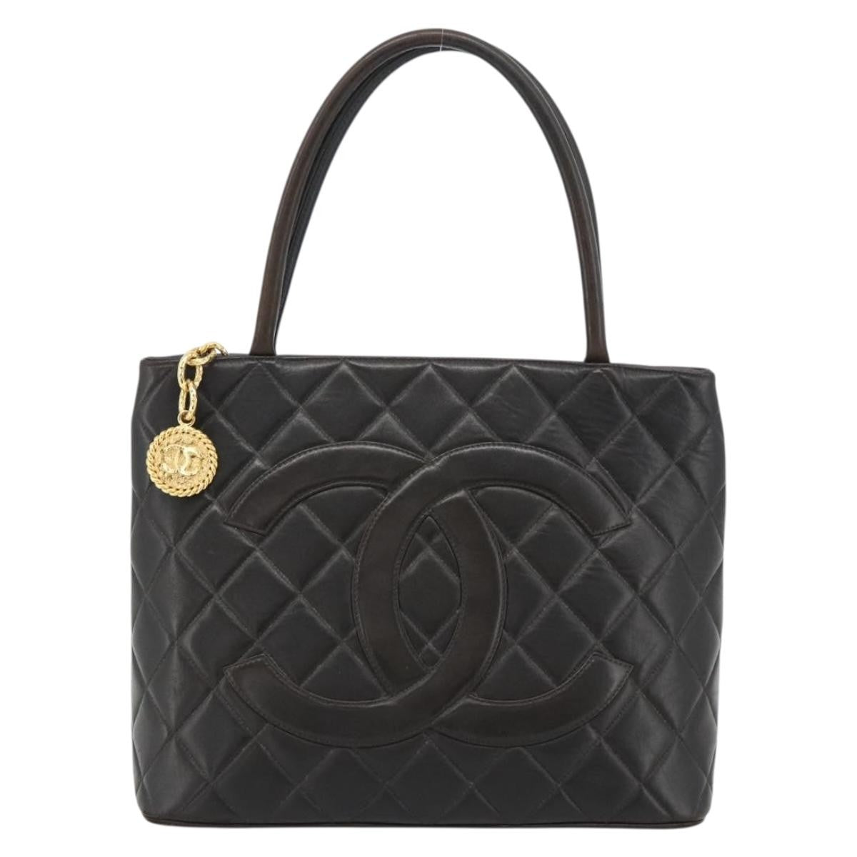 Chanel Matelassé Lambskin leather, Black, Leather, Tote Bag