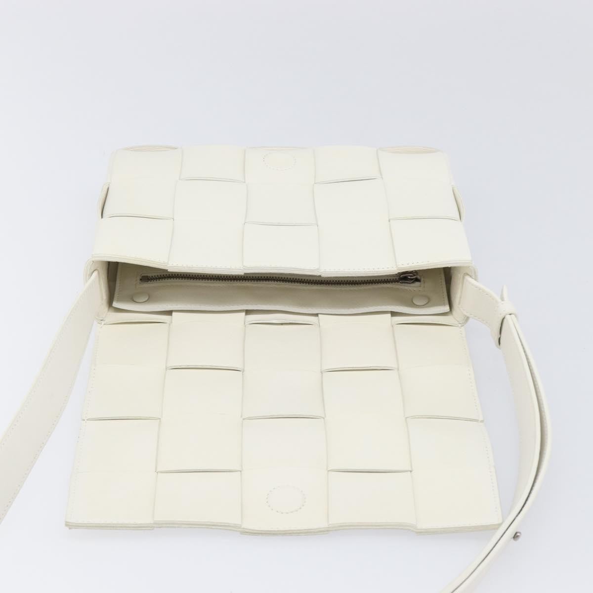 Bottega Veneta Cassette Maxi Intrecciato Leather, White, Leather, Crossbody Bag