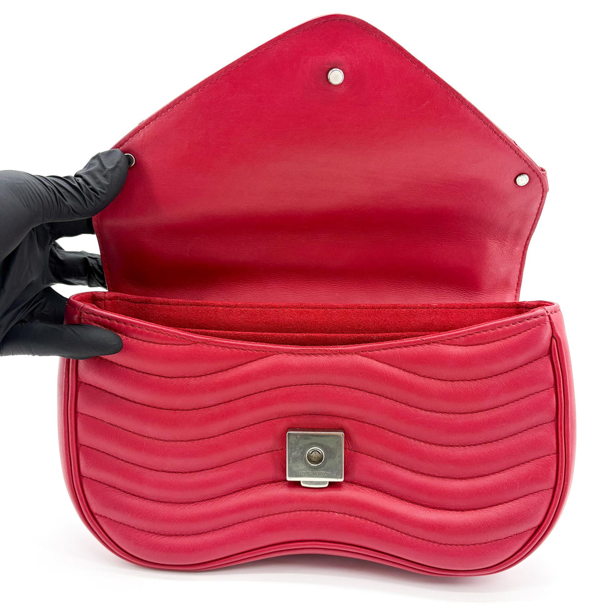 Louis Vuitton New Wave Chain Quilted Leather, Red, Leather, Handbag