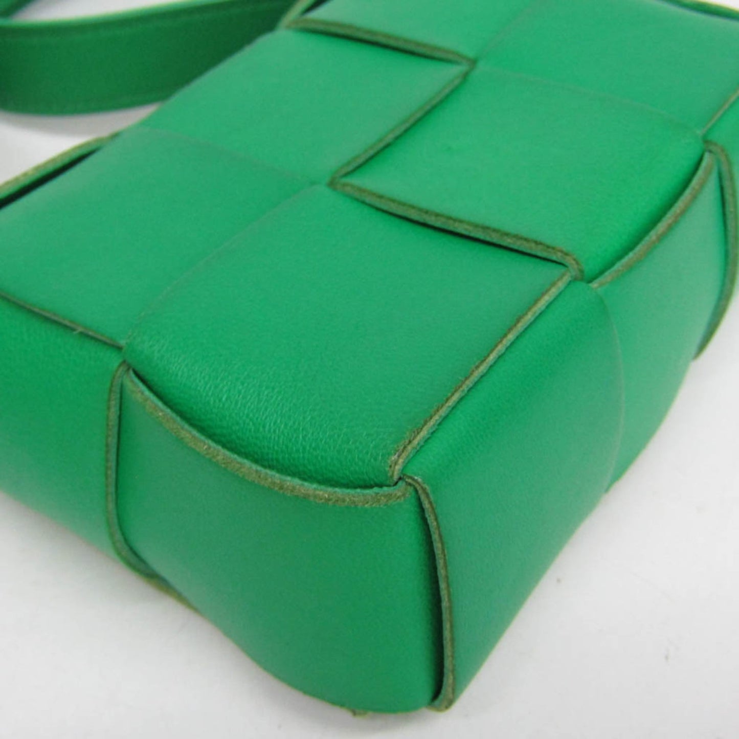 Bottega Veneta Cassette Maxi Intrecciato Leather, Green, Leather, Clutch