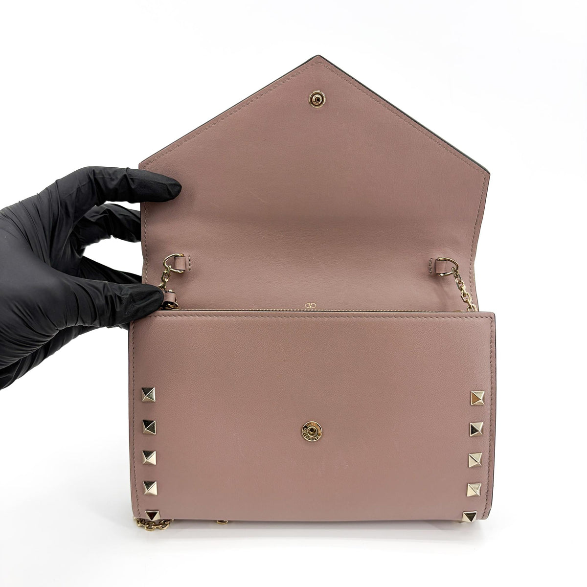 Valentino Garavani Rockstud Envelope Chain Leather, Beige, Leather, Crossbody Bag
