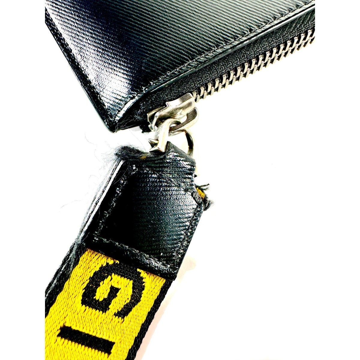 GIVENCHY Ticker Leather Pouch Clutch - Brandsamsara