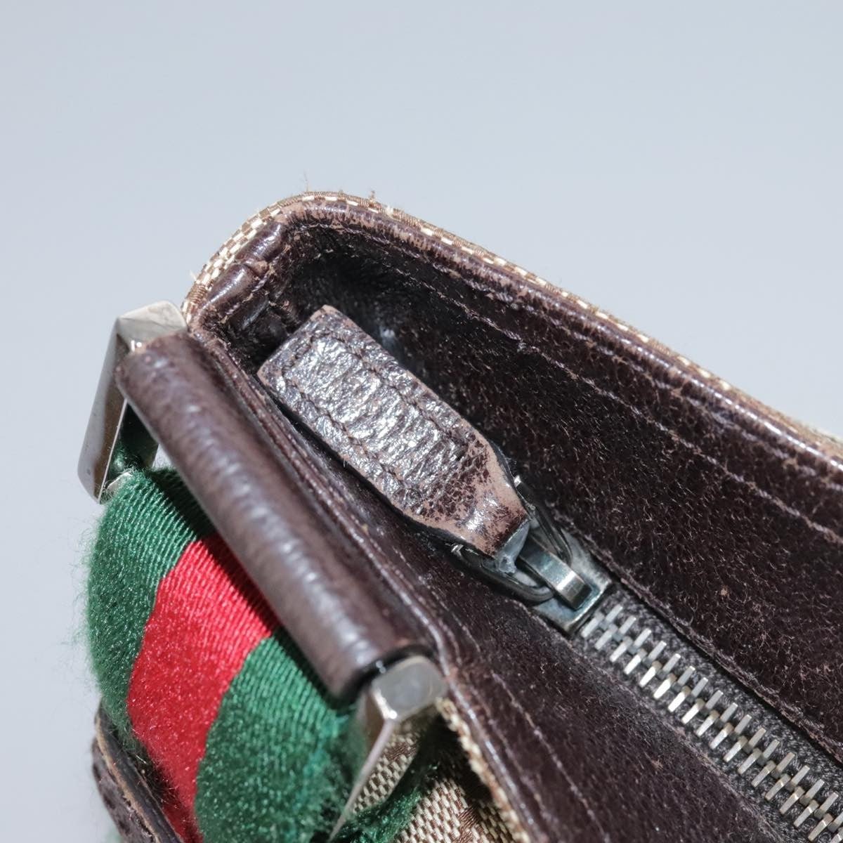 Gucci Double Pocket Web Messenger - Brandsamsara