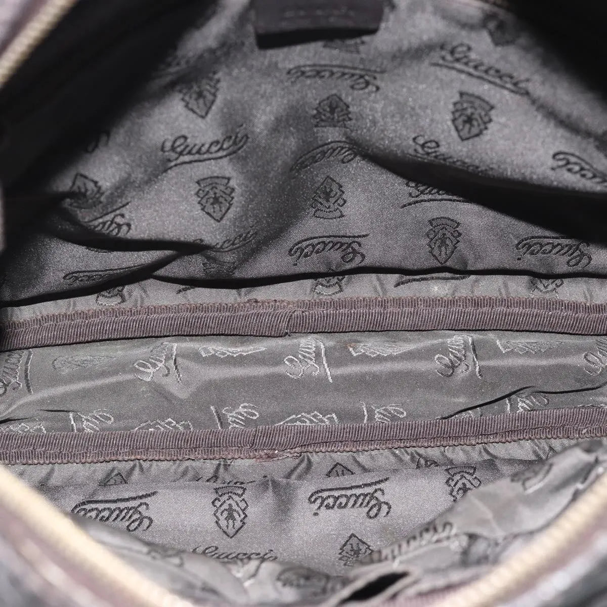 Gucci Front Zip Messenger - Brandsamsara