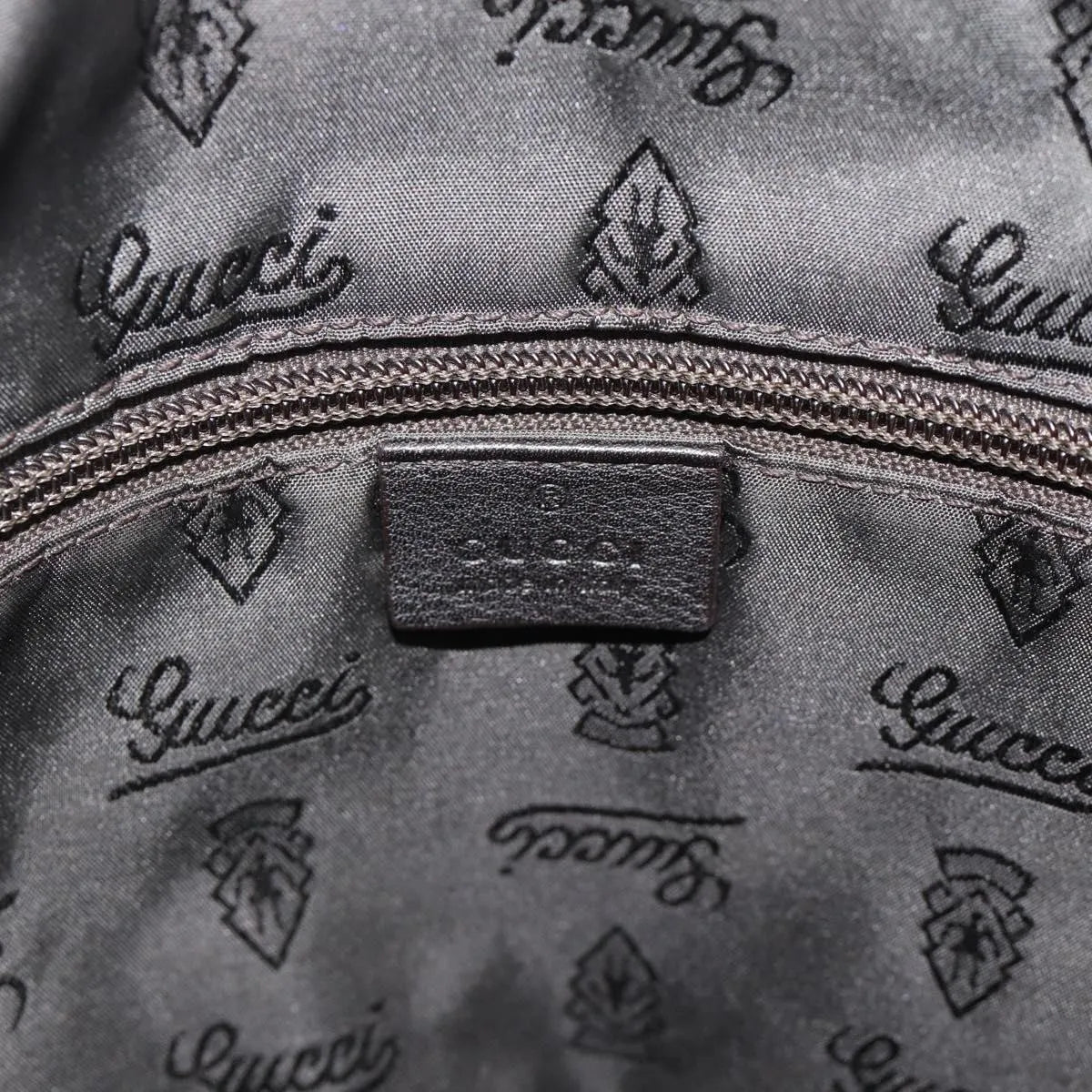 Gucci Front Zip Messenger - Brandsamsara