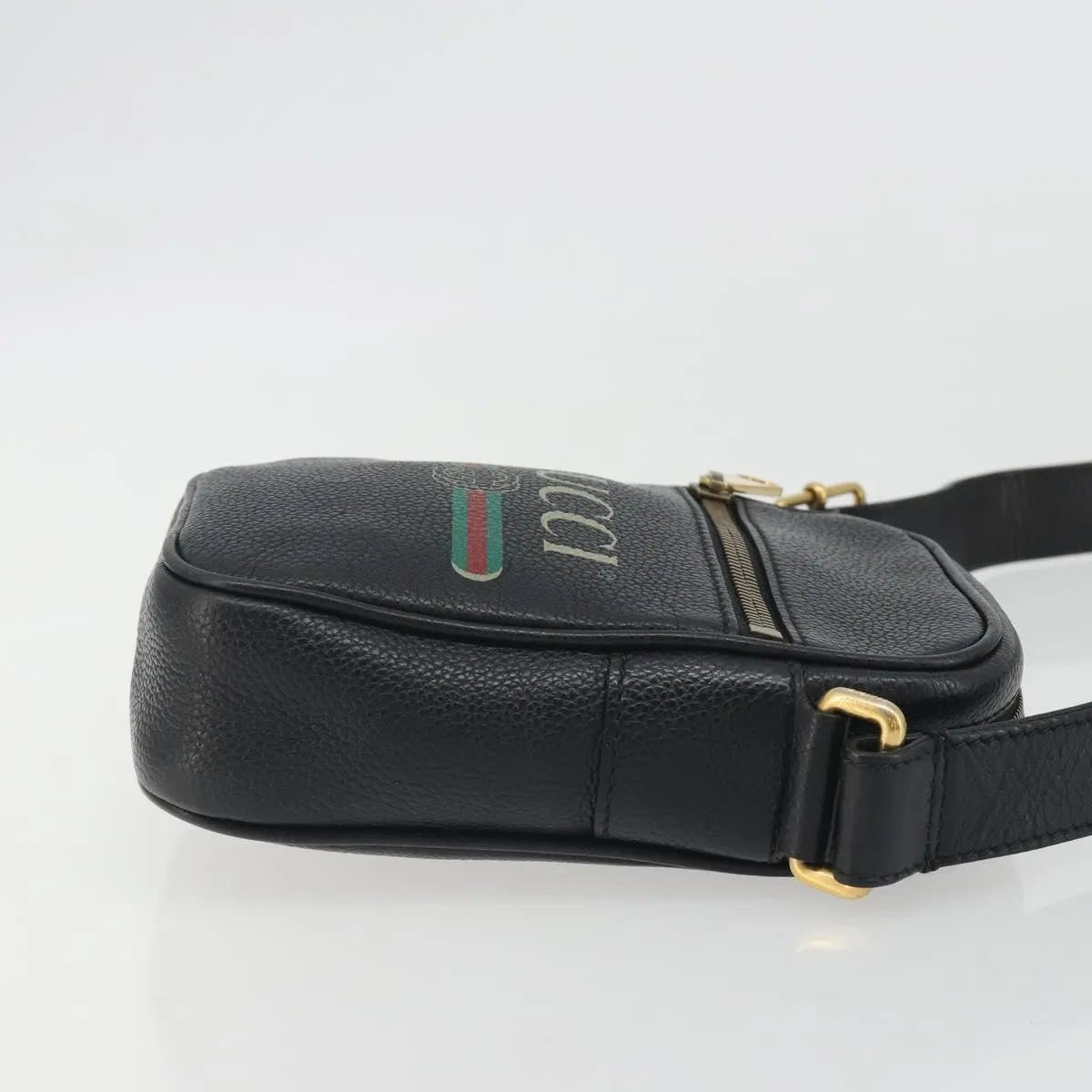 Gucci Logo Zip Messenger - Brandsamsara