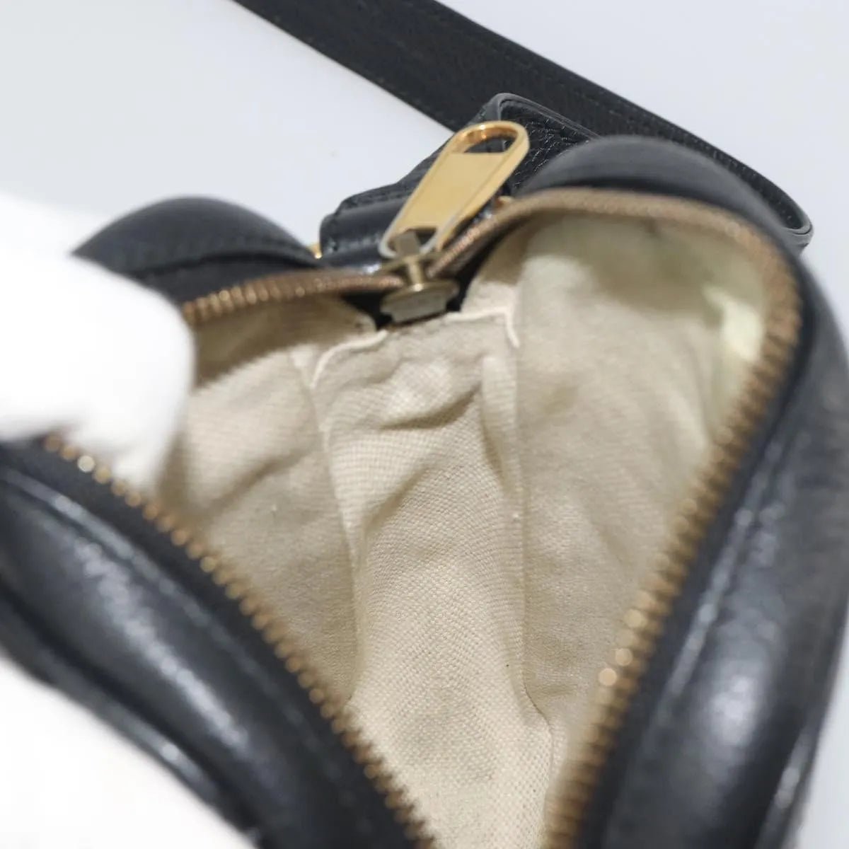 Gucci Logo Zip Messenger - Brandsamsara