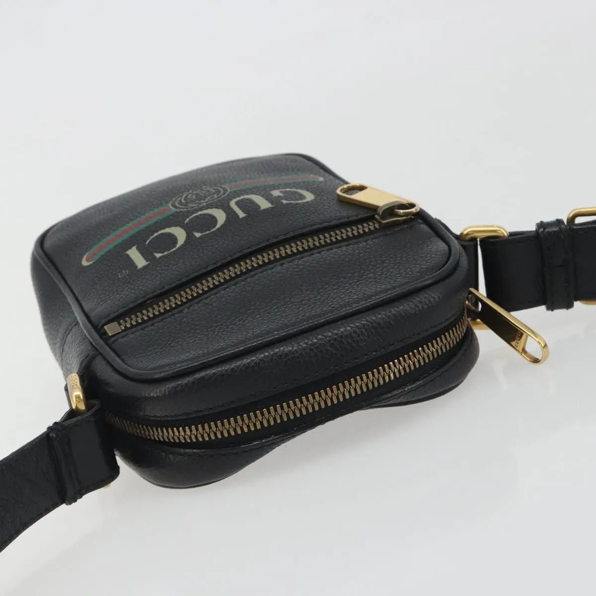 Gucci Logo Zip Messenger - Brandsamsara