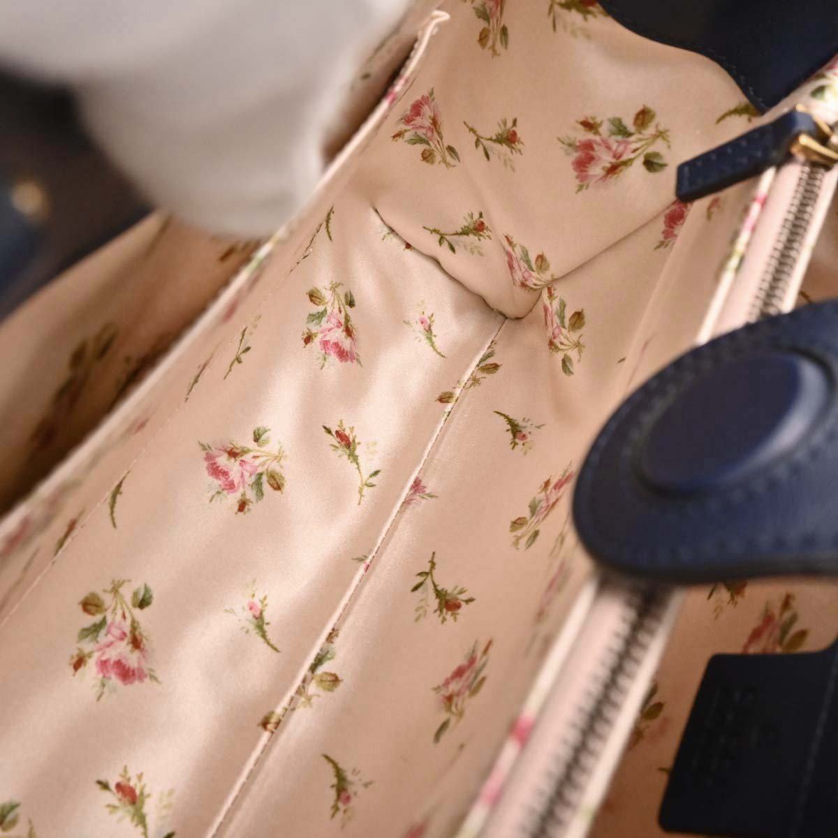 Gucci Pearly GG Marmont Tote - Brandsamsara