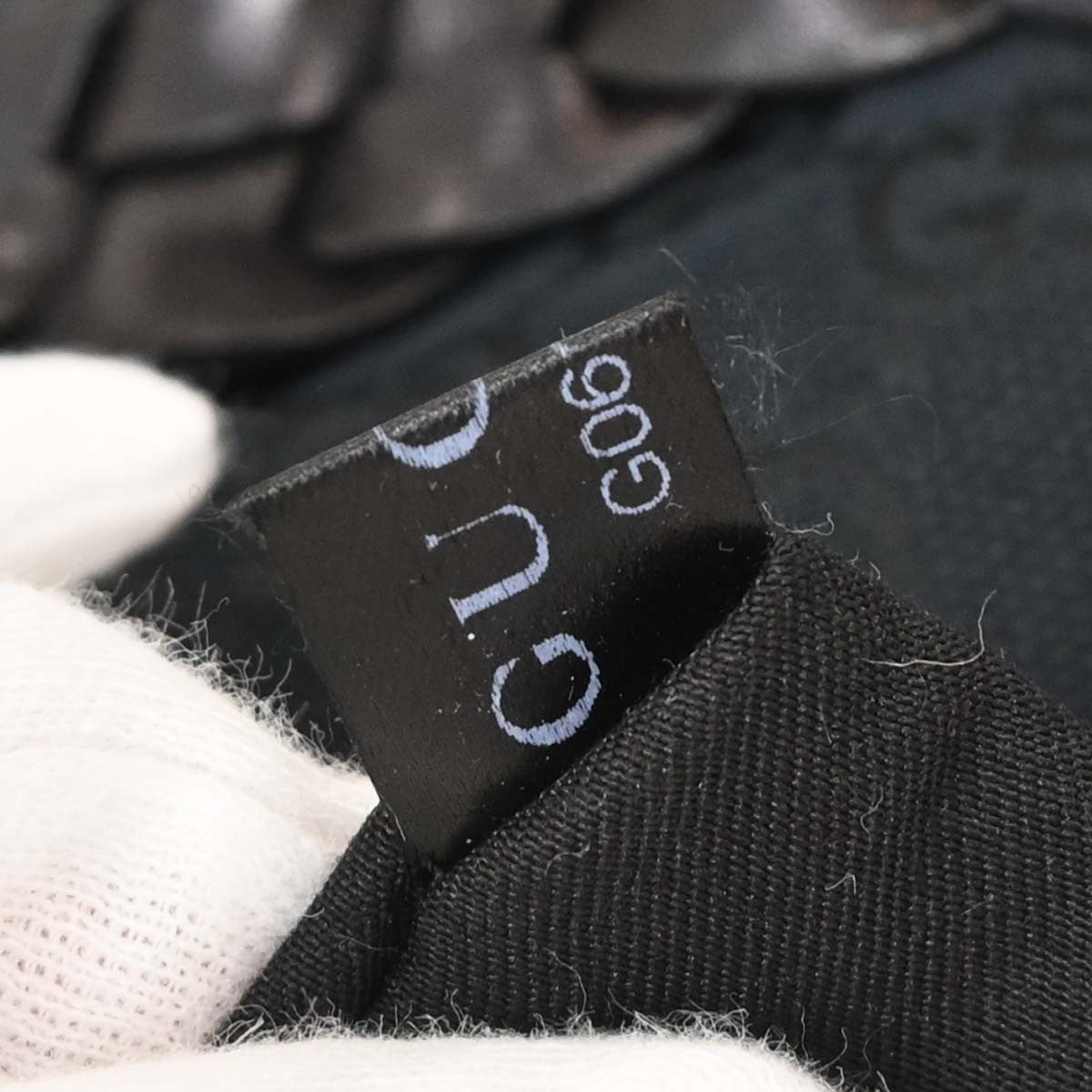 Gucci Pelham Shoulder Bag - Brandsamsara