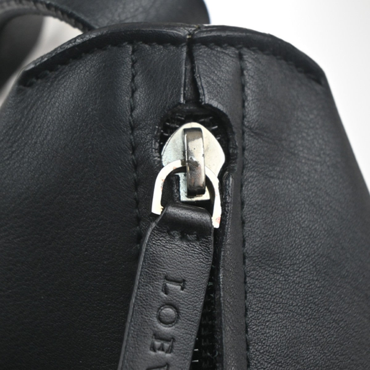 Loewe Vintage Shoulder Bag - Brandsamsara