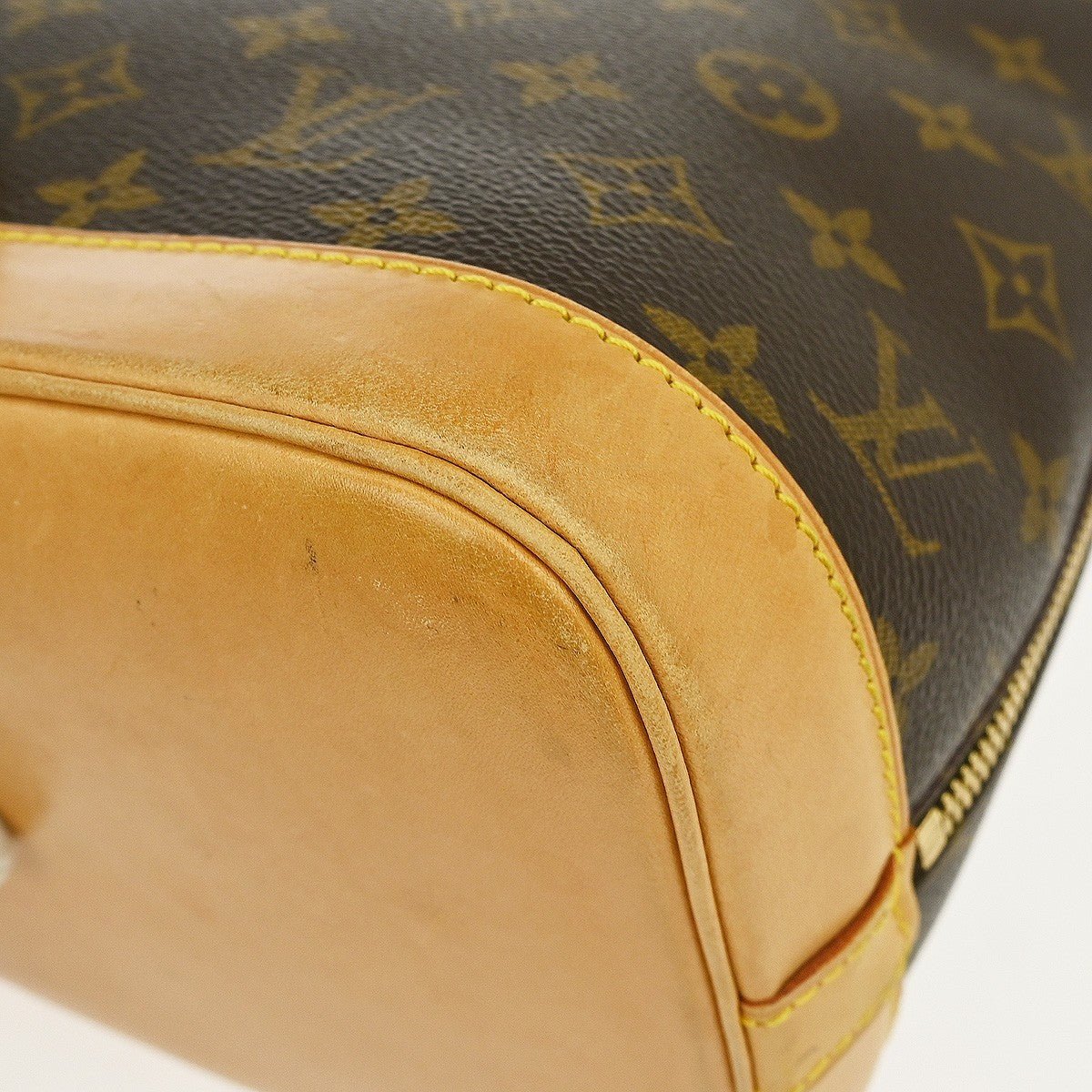 Louis Vuitton Alma Handbag - Brandsamsara