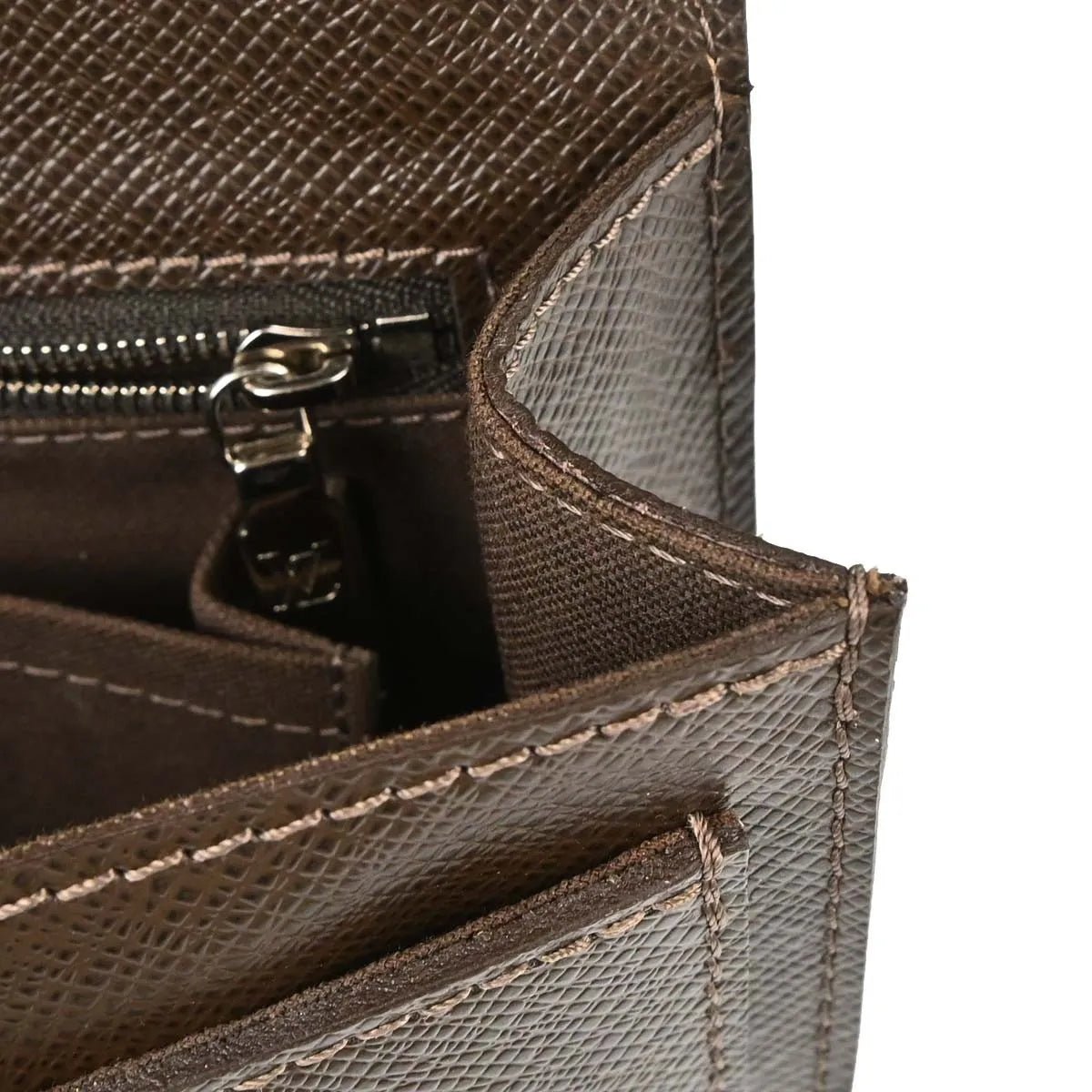 Louis Vuitton Belaia Clutch - Brandsamsara