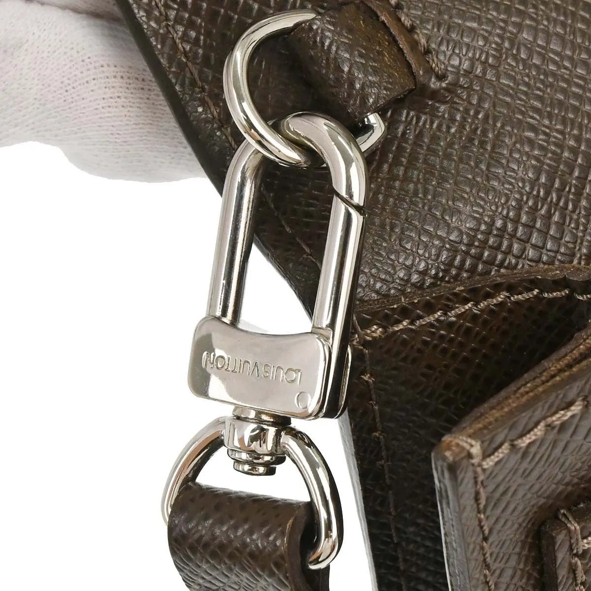 Louis Vuitton Belaia Clutch - Brandsamsara