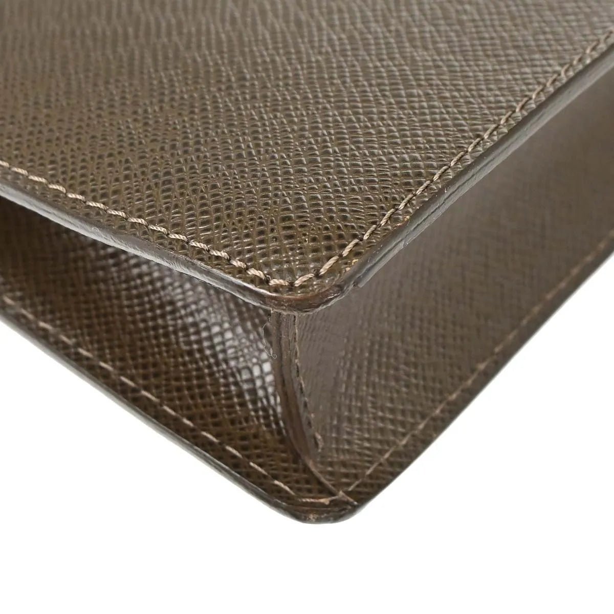Louis Vuitton Belaia Clutch - Brandsamsara