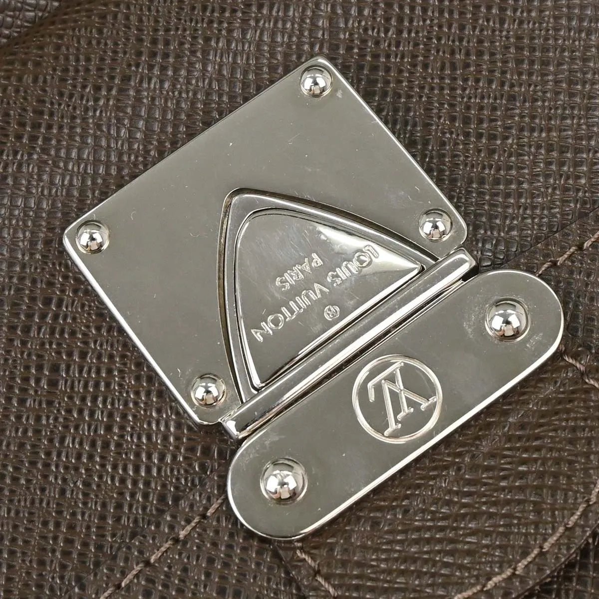 Louis Vuitton Belaia Clutch - Brandsamsara
