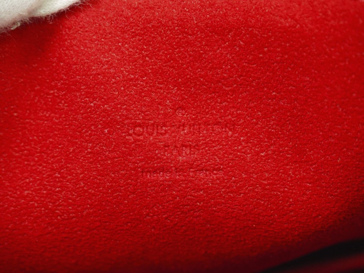 Louis Vuitton Berkeley Handbag - Brandsamsara