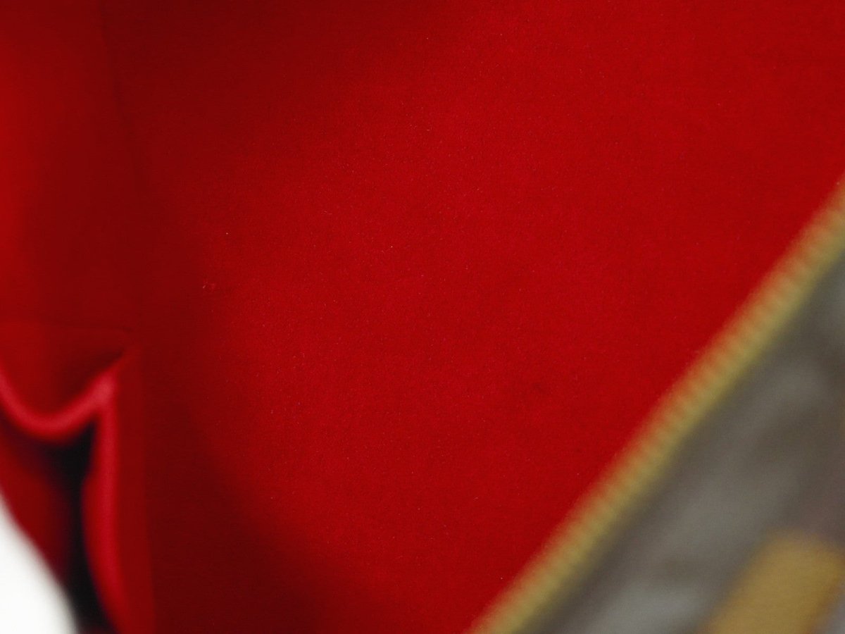 Louis Vuitton Berkeley Handbag - Brandsamsara