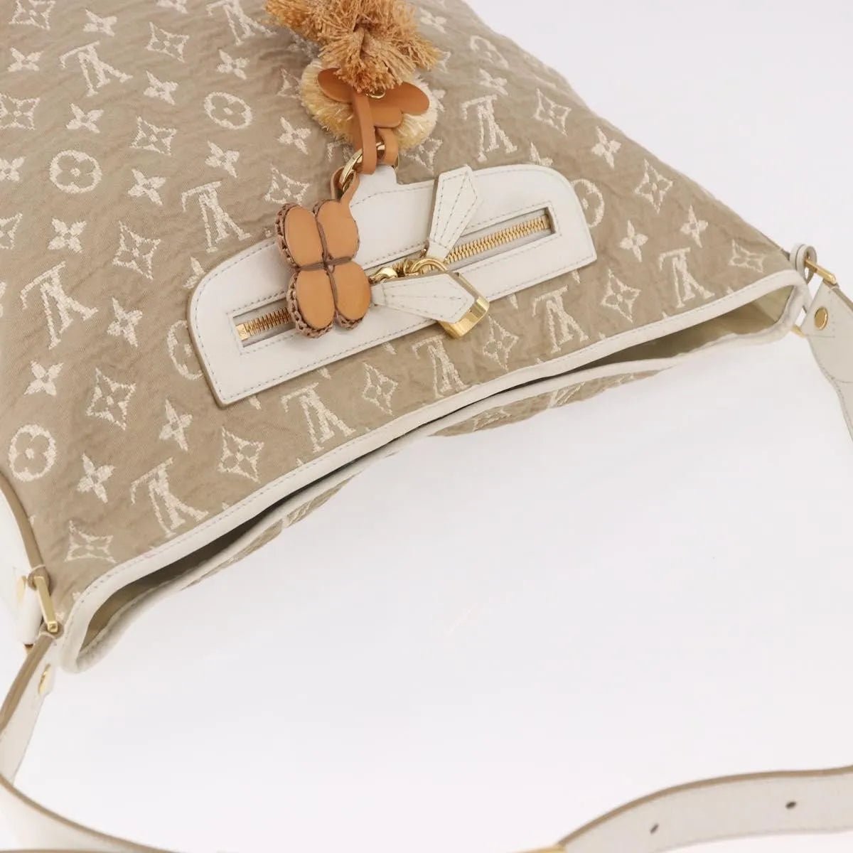Louis Vuitton Besace Handbag - Brandsamsara