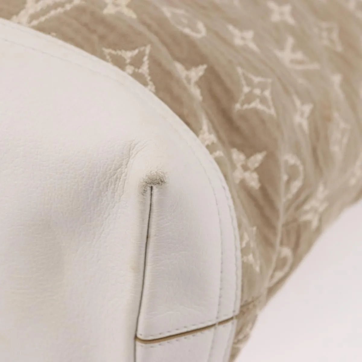 Louis Vuitton Besace Handbag - Brandsamsara