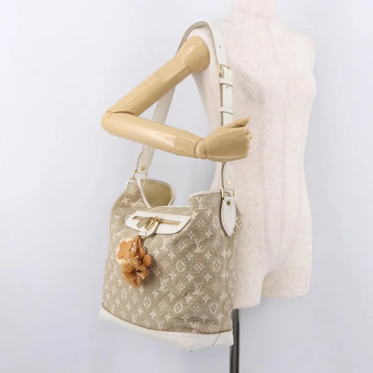 Louis Vuitton Besace Handbag - Brandsamsara