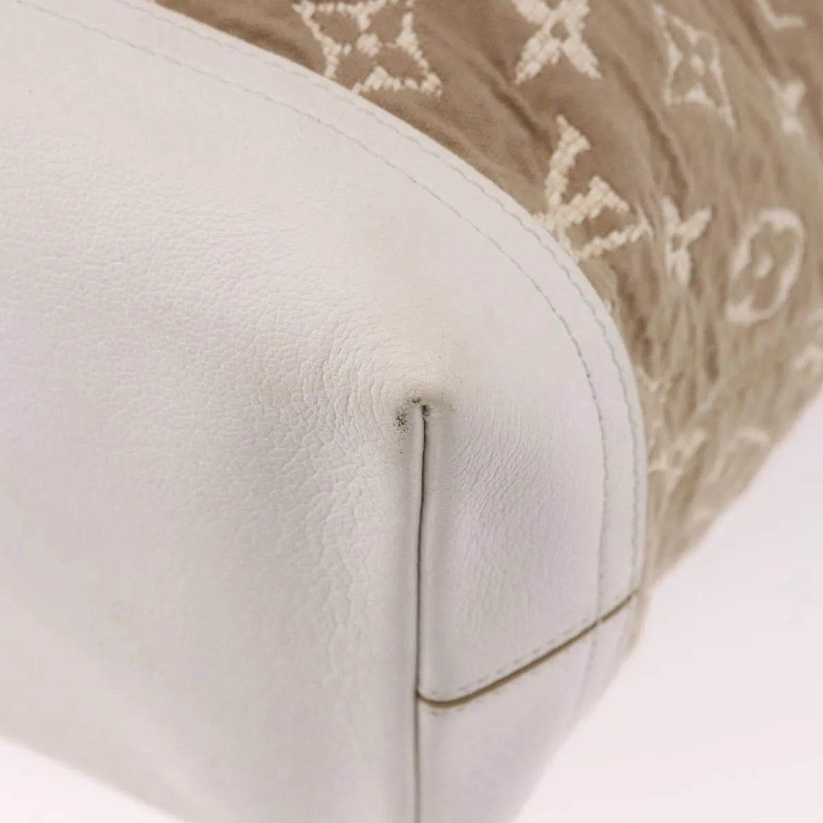 Louis Vuitton Besace Handbag - Brandsamsara