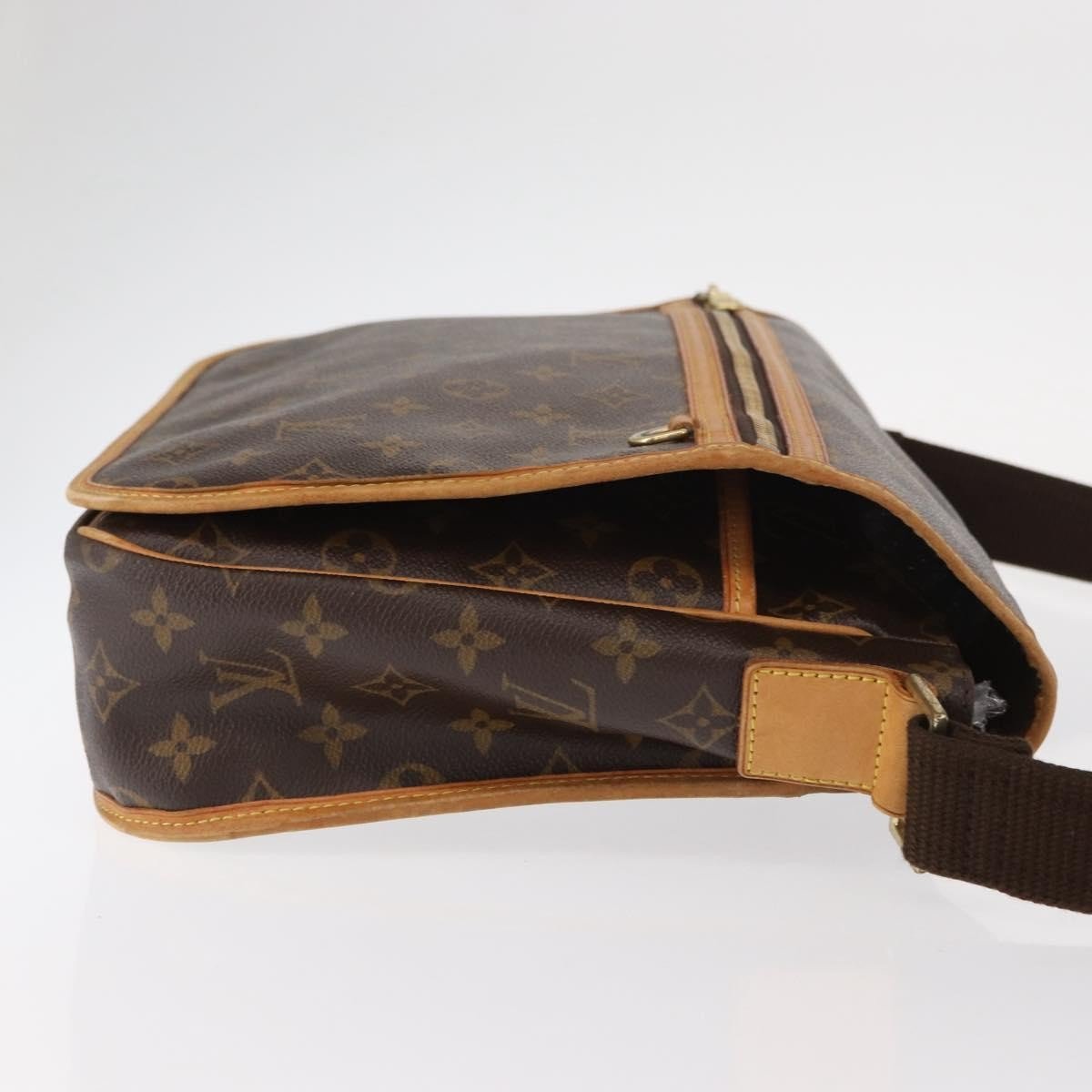 Louis Vuitton Bosphore Messenger Bag - Brandsamsara