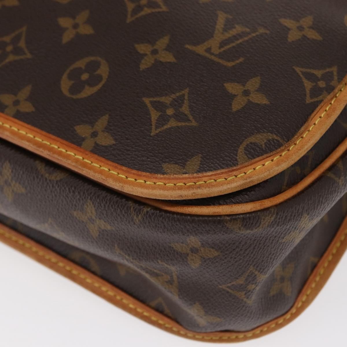 Louis Vuitton Bosphore Messenger Bag - Brandsamsara