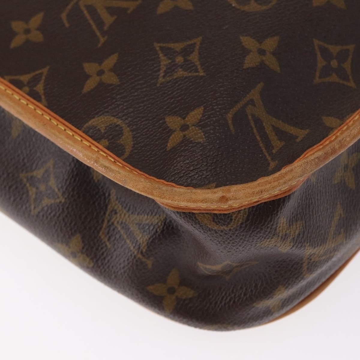 Louis Vuitton Bosphore Messenger Bag - Brandsamsara