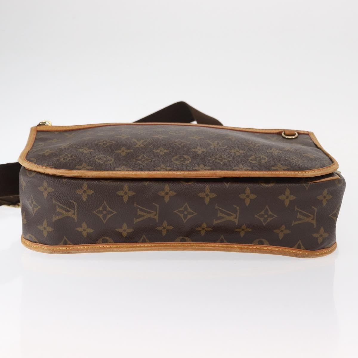 Louis Vuitton Bosphore Messenger Bag - Brandsamsara