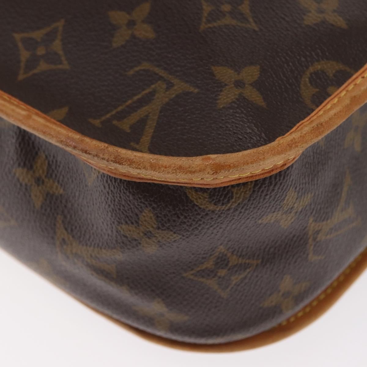 Louis Vuitton Bosphore Messenger Bag - Brandsamsara