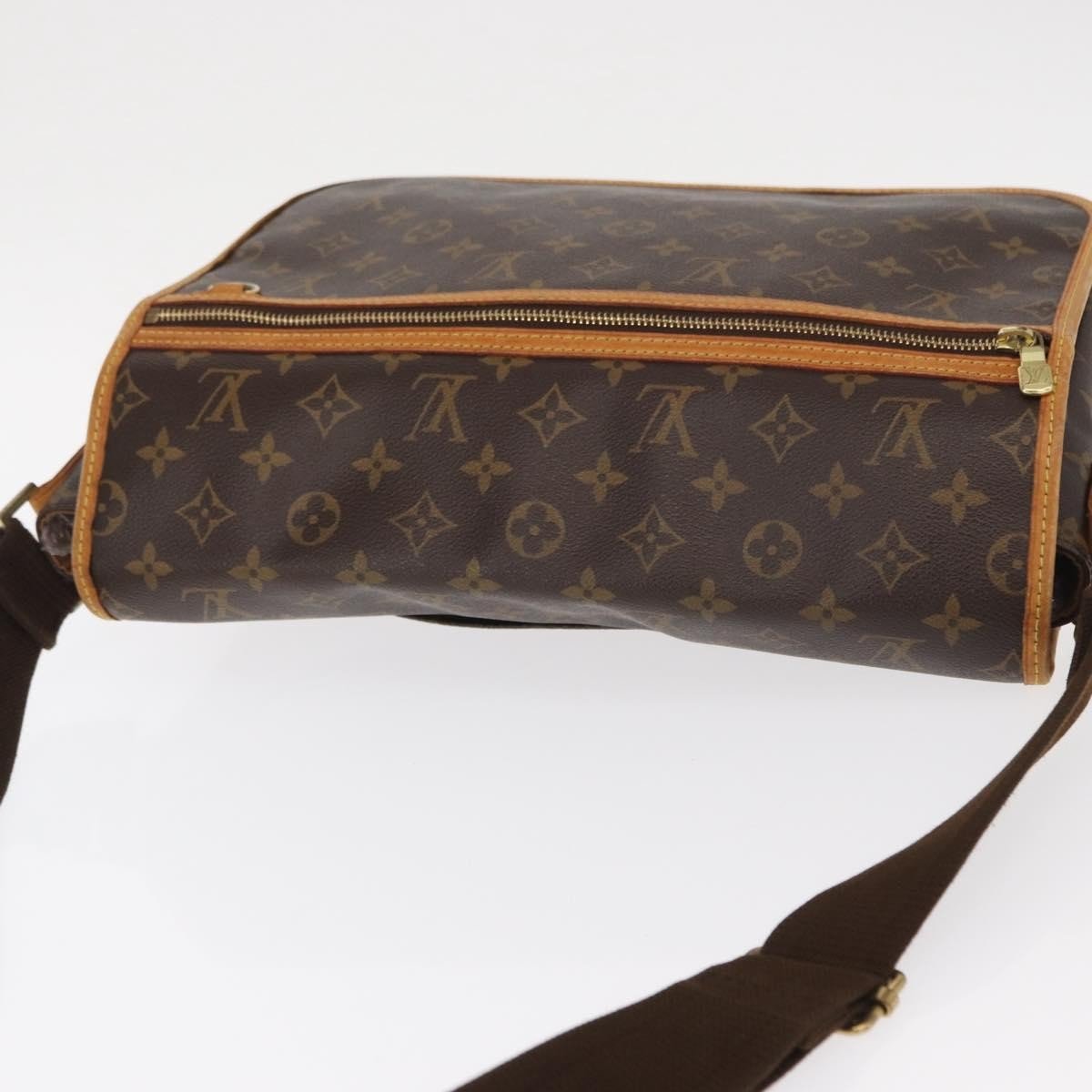 Louis Vuitton Bosphore Messenger Bag - Brandsamsara