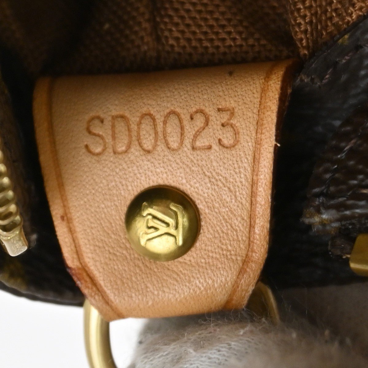 Louis Vuitton Cabas Mezzo - Brandsamsara