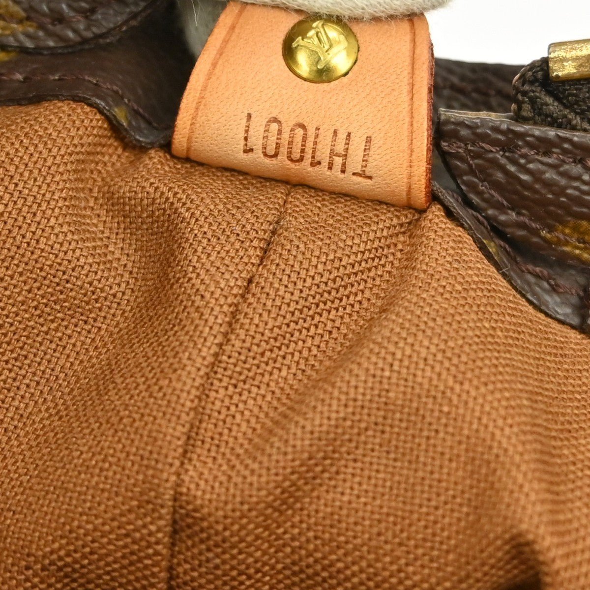 Louis Vuitton Cabas Mezzo - Brandsamsara