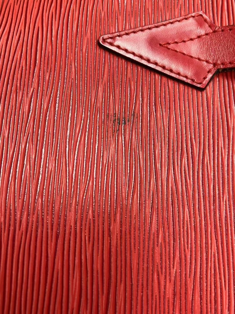 Louis Vuitton Card holder Epi - Brandsamsara