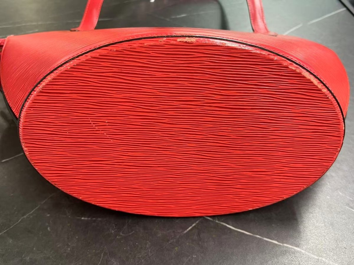 Louis Vuitton Card holder Epi - Brandsamsara
