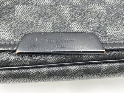 Louis Vuitton Daniel Messenger - Brandsamsara