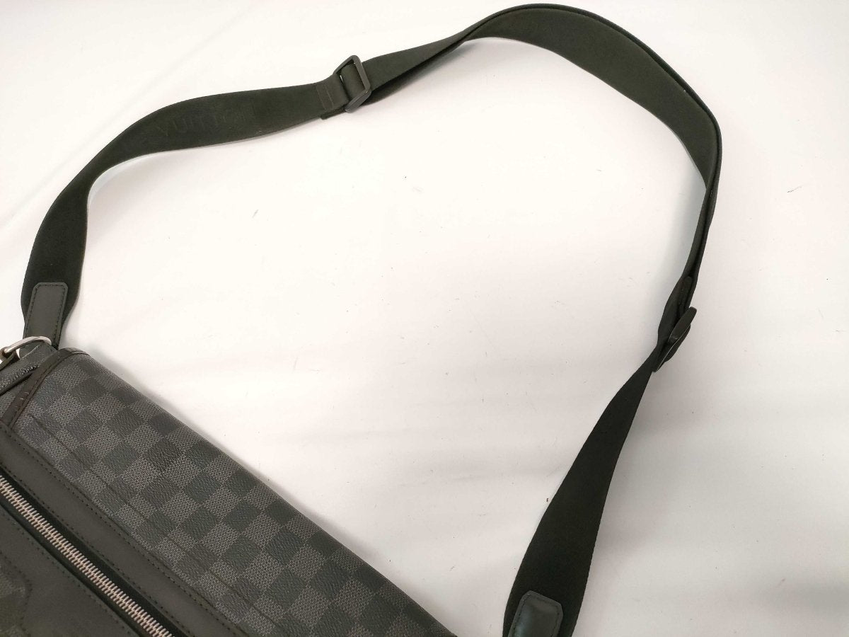 Louis Vuitton Daniel Messenger - Brandsamsara