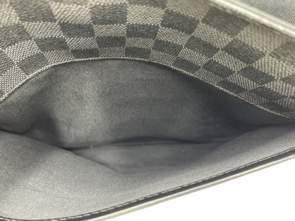 Louis Vuitton Daniel Messenger - Brandsamsara