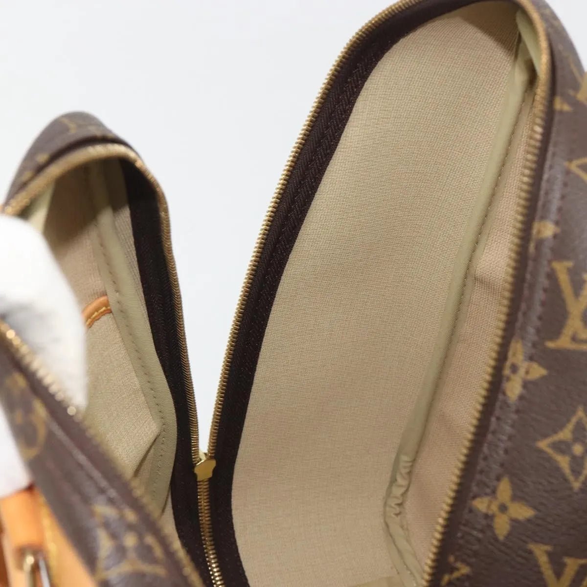 Louis Vuitton Excursion - Brandsamsara