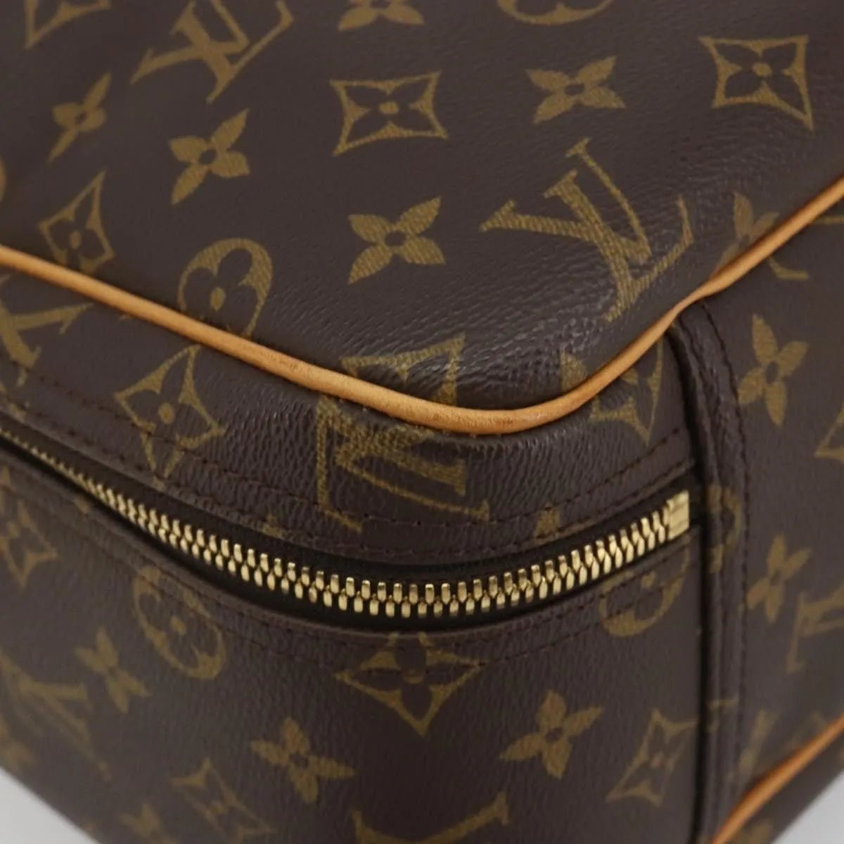 Louis Vuitton Excursion - Brandsamsara