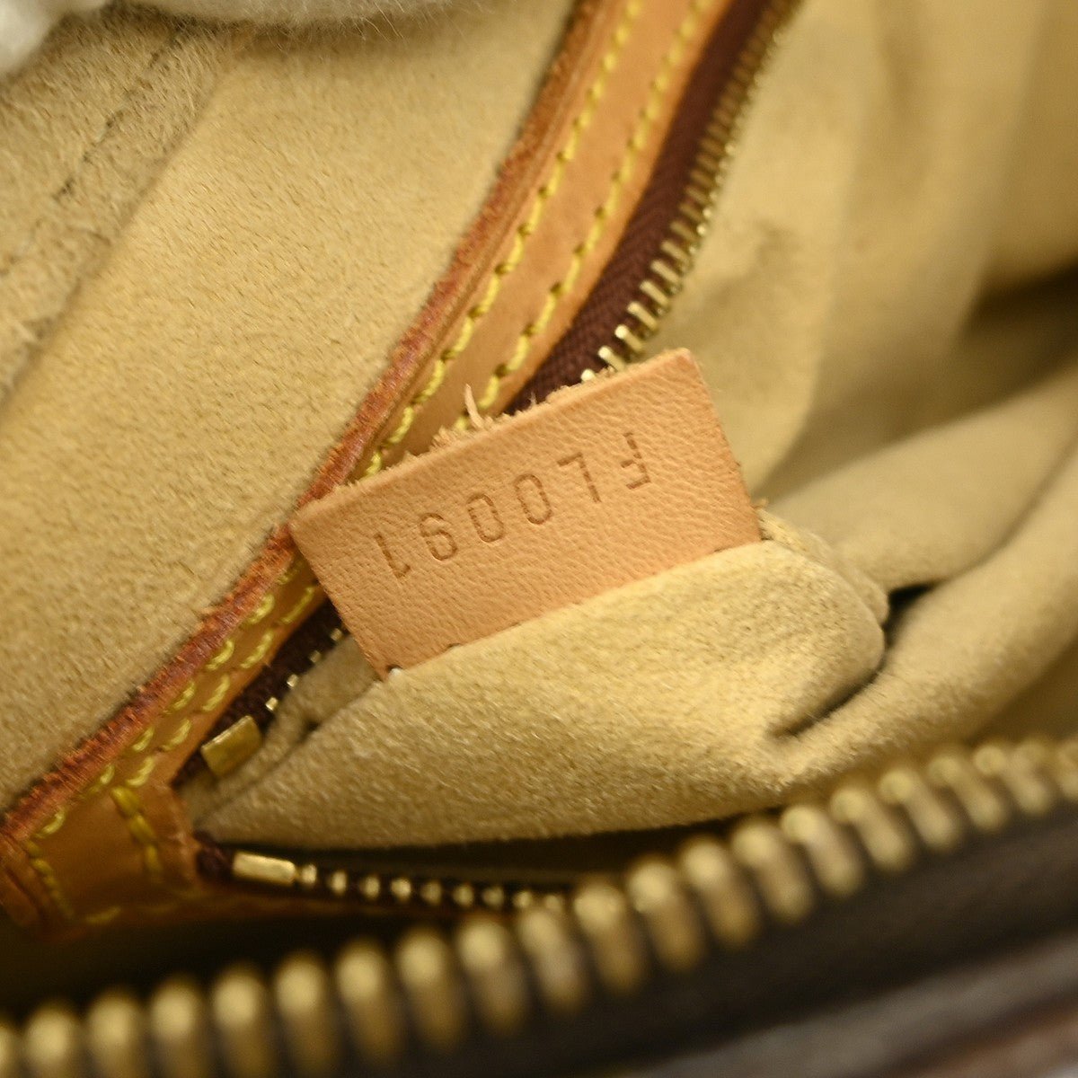 Louis Vuitton Looping Handbag - Brandsamsara