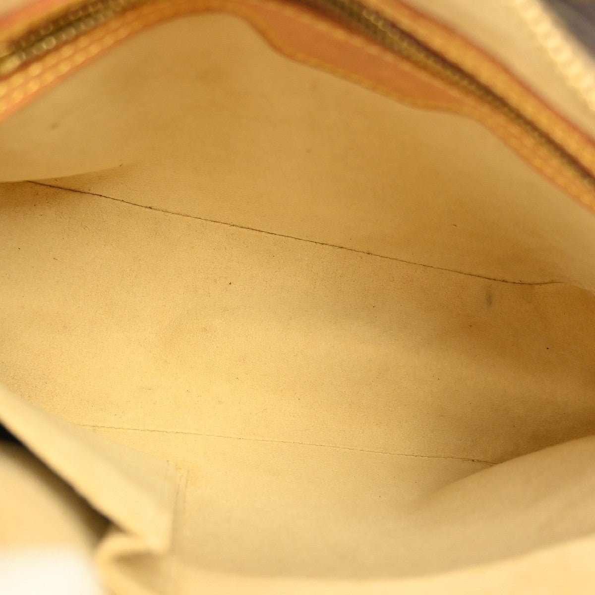 Louis Vuitton Looping Handbag - Brandsamsara