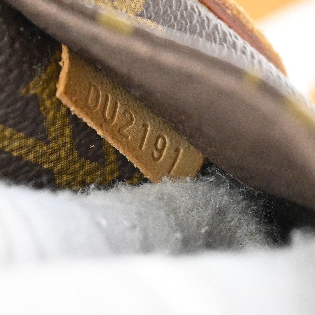 Louis Vuitton Menilmontant Handbag - Brandsamsara