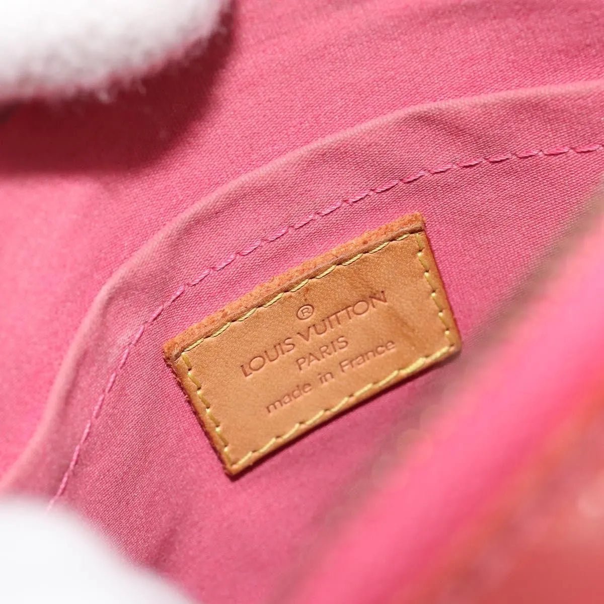 Louis Vuitton Minna Street - Brandsamsara