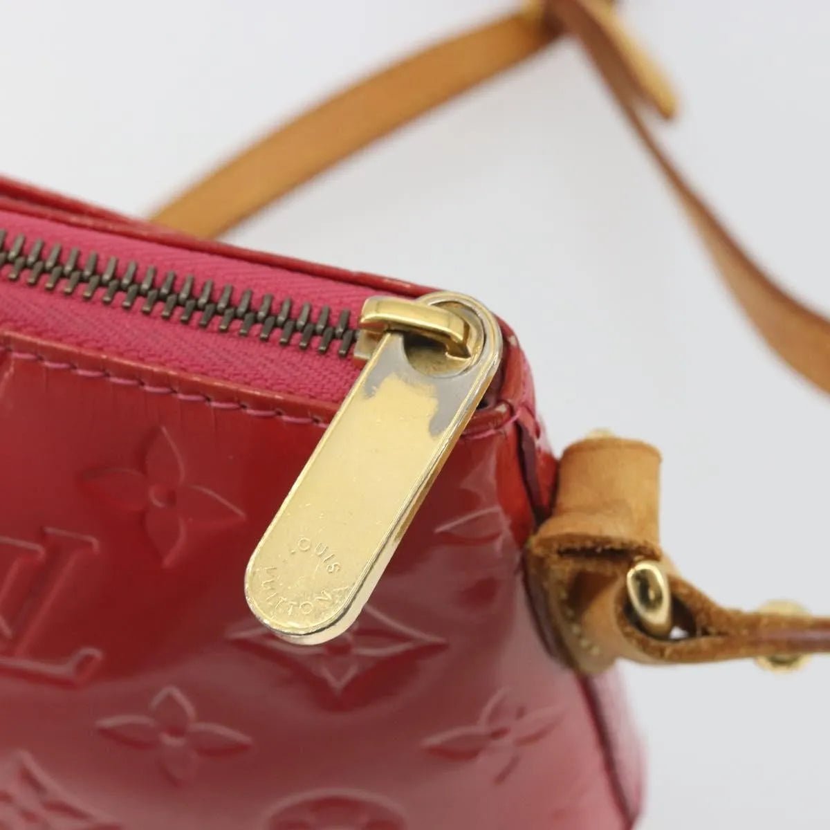 Louis Vuitton Minna Street - Brandsamsara